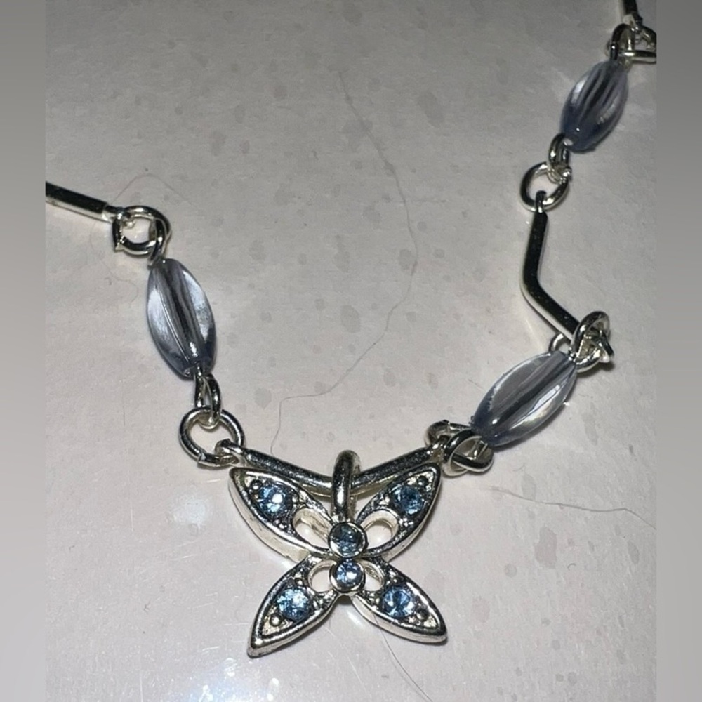 $2🦋Vintage Silver Butterfly Necklace🦋$2 WHEN BUNDLED WITH 3 OR MORE ITEMS - Picture 7 of 16